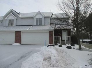 5483 Village Station Cir, Williamsville, NY