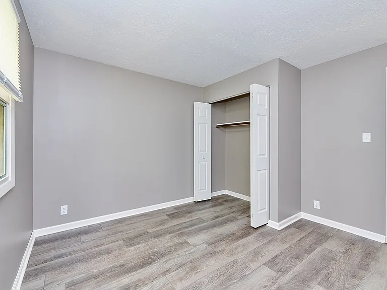 Rivershore Apartments — Photo 14