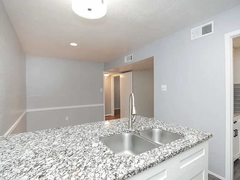 2100 Wilcrest Dr #B — Photo 18