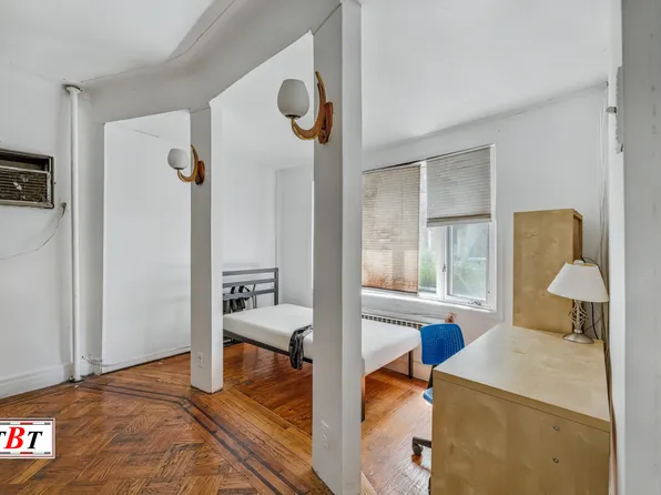 945 East 15th Street image 7 of 34