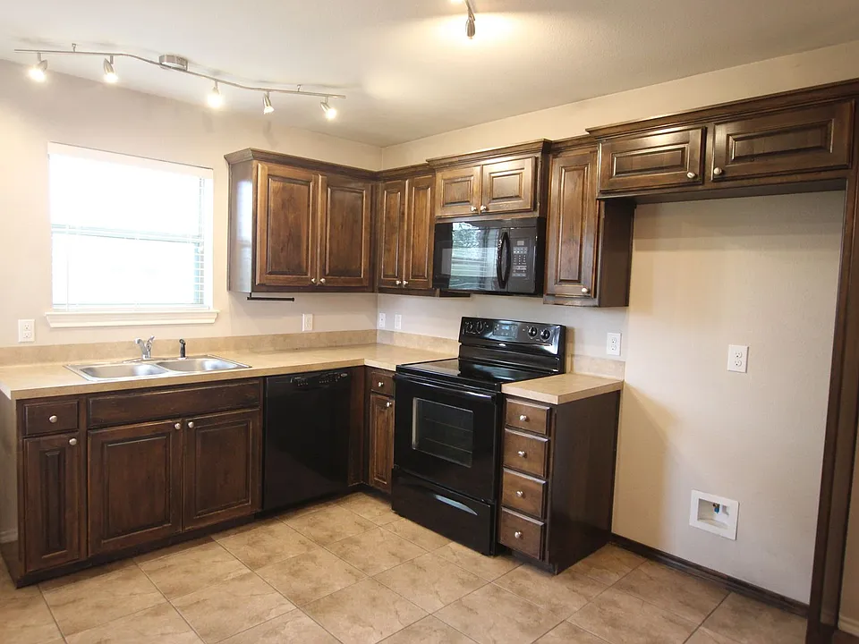 2 Bedroom Town house for Rent in Lindale!