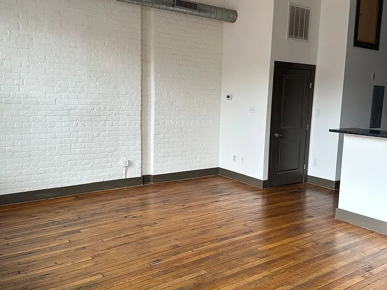 1322 W Broad St — Photo 73