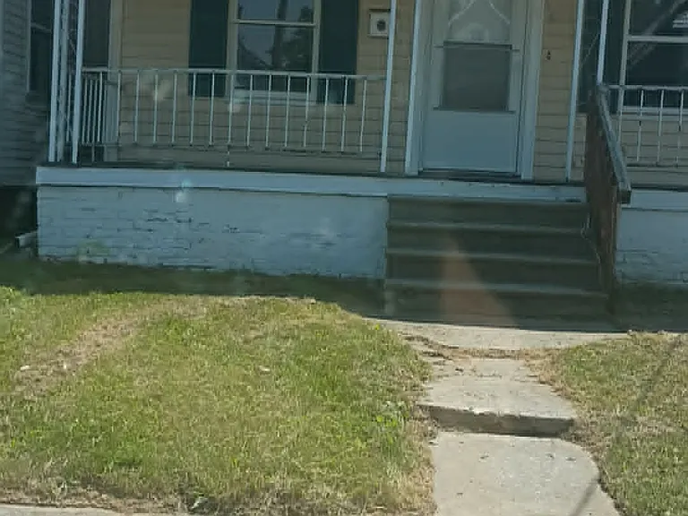 106 E Hudson St — Photo 1