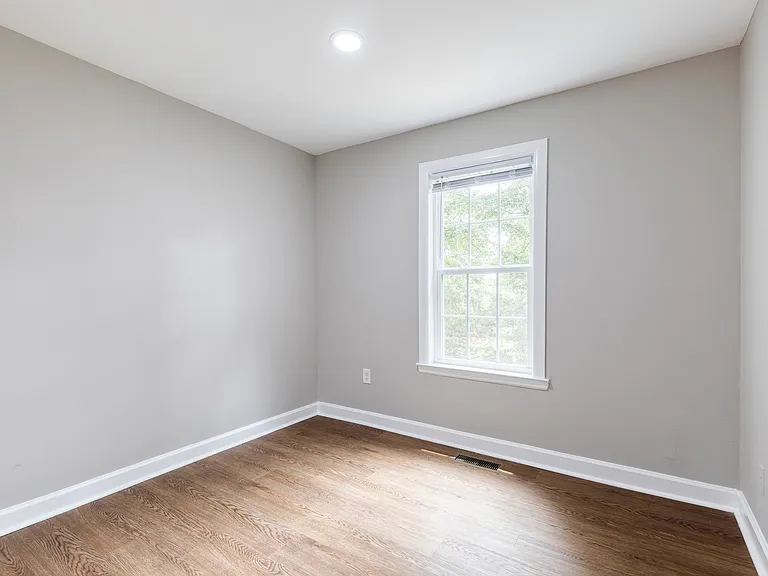 1869 Robin Ct — Photo 17