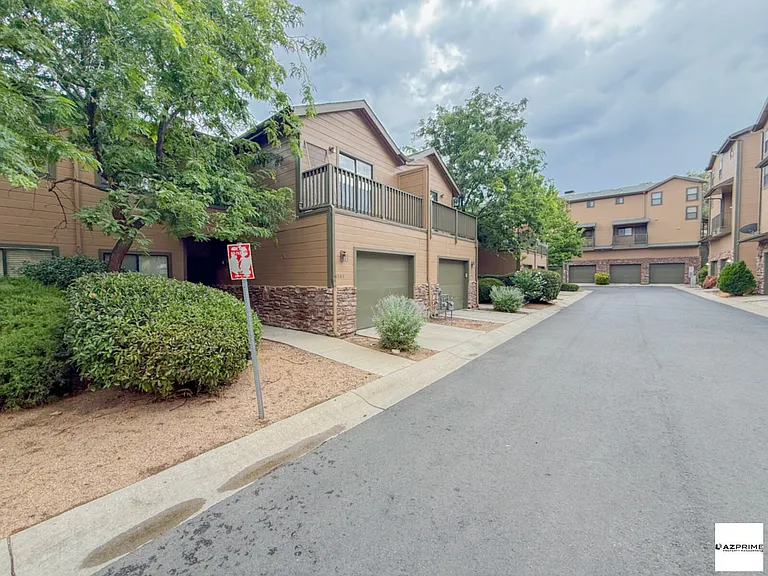 1147 Mary Dr #2 — Photo 3