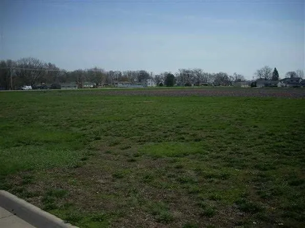 2007 Augusta Dr, Mason City, IA 50401