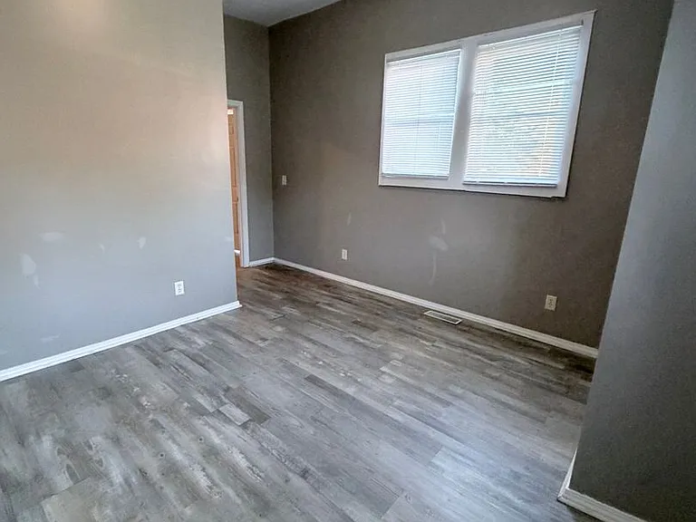 1031 Hartford St — Photo 32
