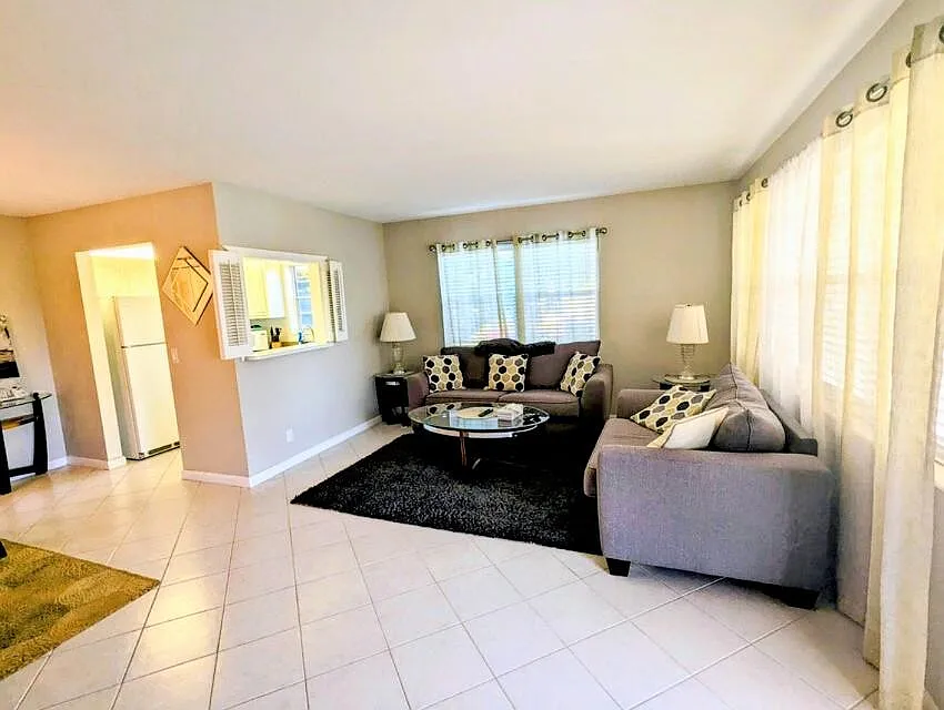 1 bed, 1.5 bath, 684 sqft, $1,400 — Photo 2