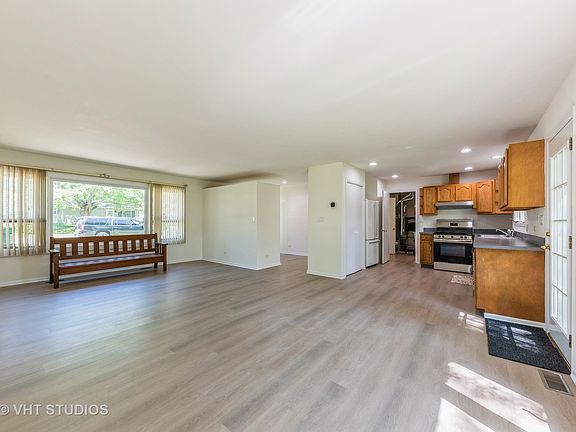 4th image of 36537 N Beverly Ave