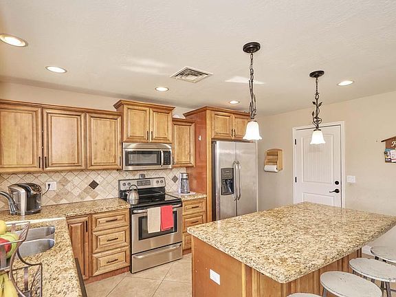 4th image of 847 E Glade Ave