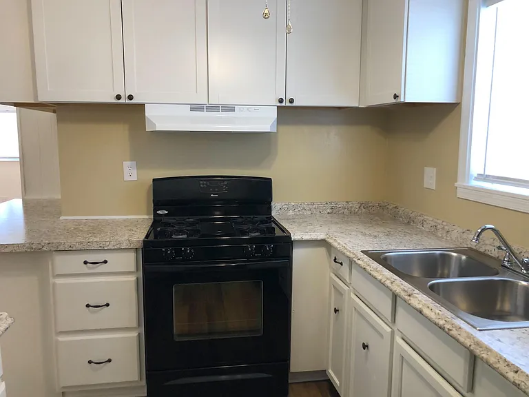 1725 Bluebonnet Blvd — Photo 8