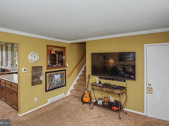 4th image of 1026 Pross Rd