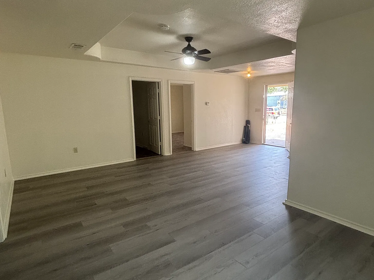 3 bed, 1068 sqft, $1,800 — Photo 3