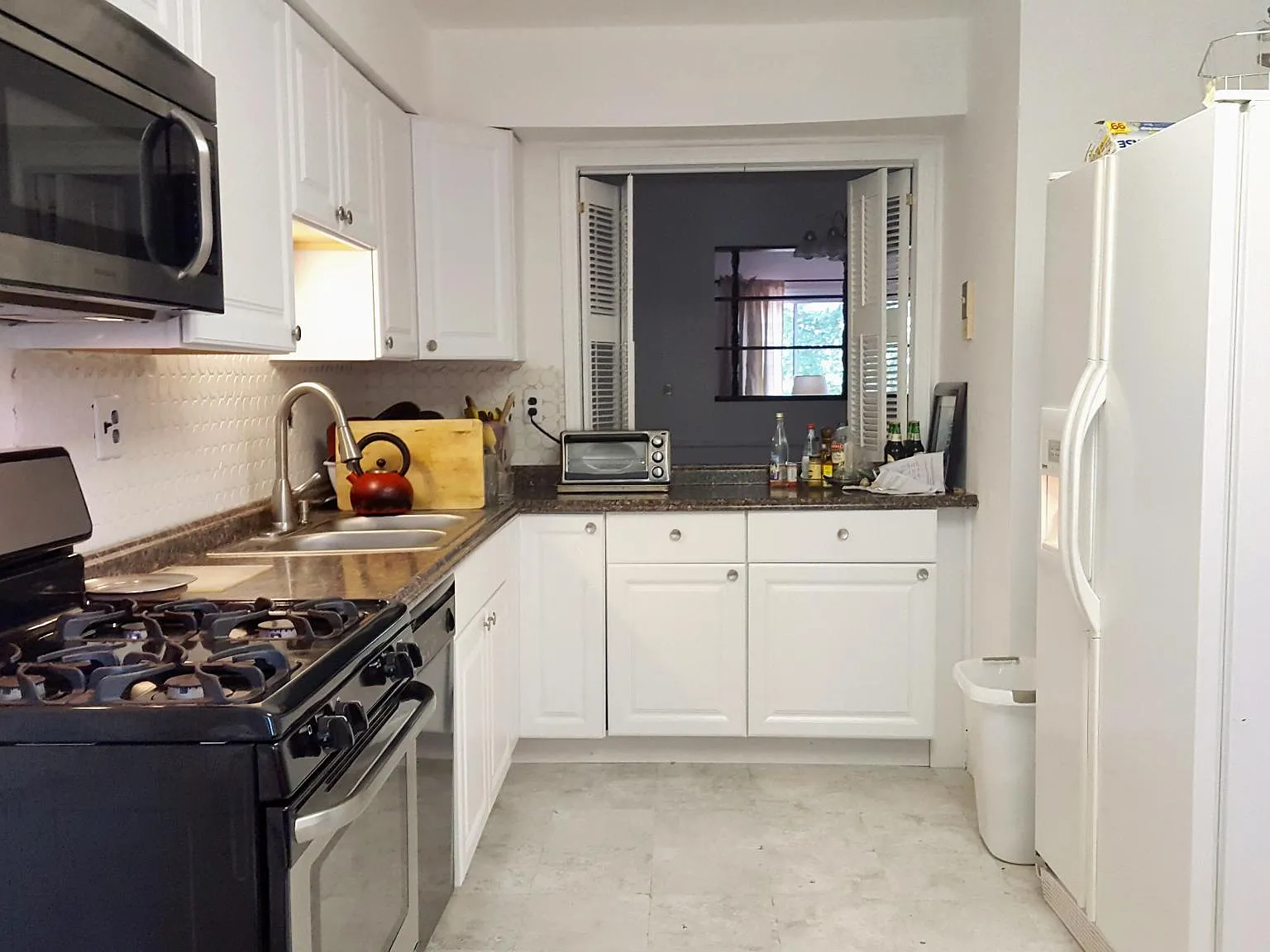 34 Phelps Ave — Photo 2