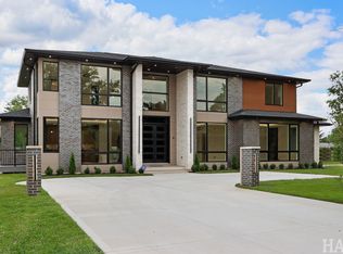 2700 Fontana Dr, Glenview, IL 60025