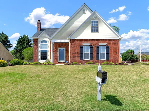 2 Cotter Ln, Greer, SC 29650