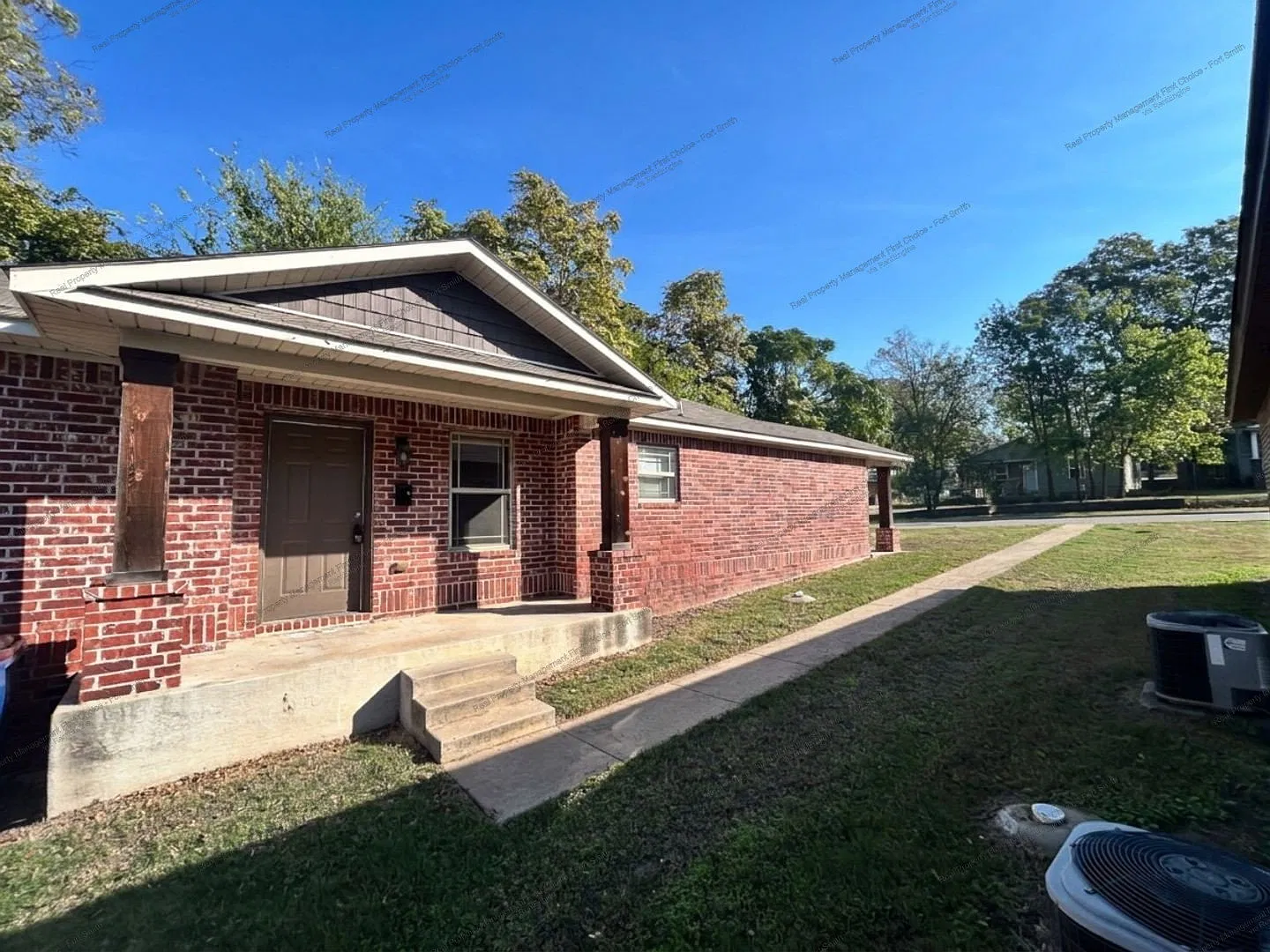 2 bed, 2.0 bath, 900 sqft, $900 — Photo 2