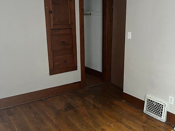 2nd image of 2327 N Clinton St