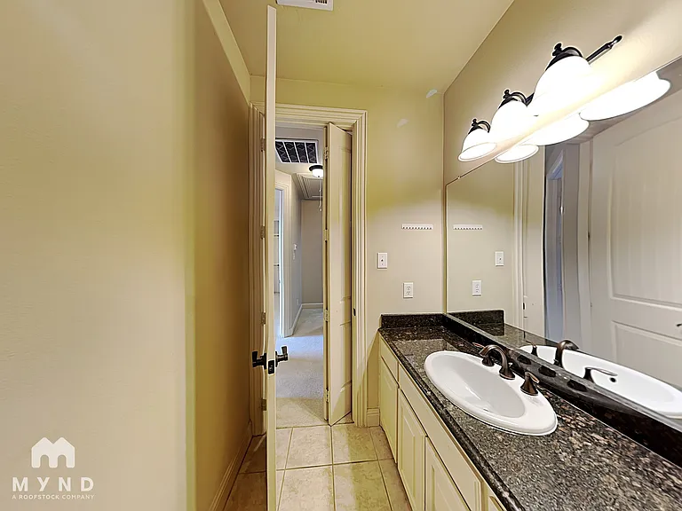 2204 Apollonia Ln — Photo 11