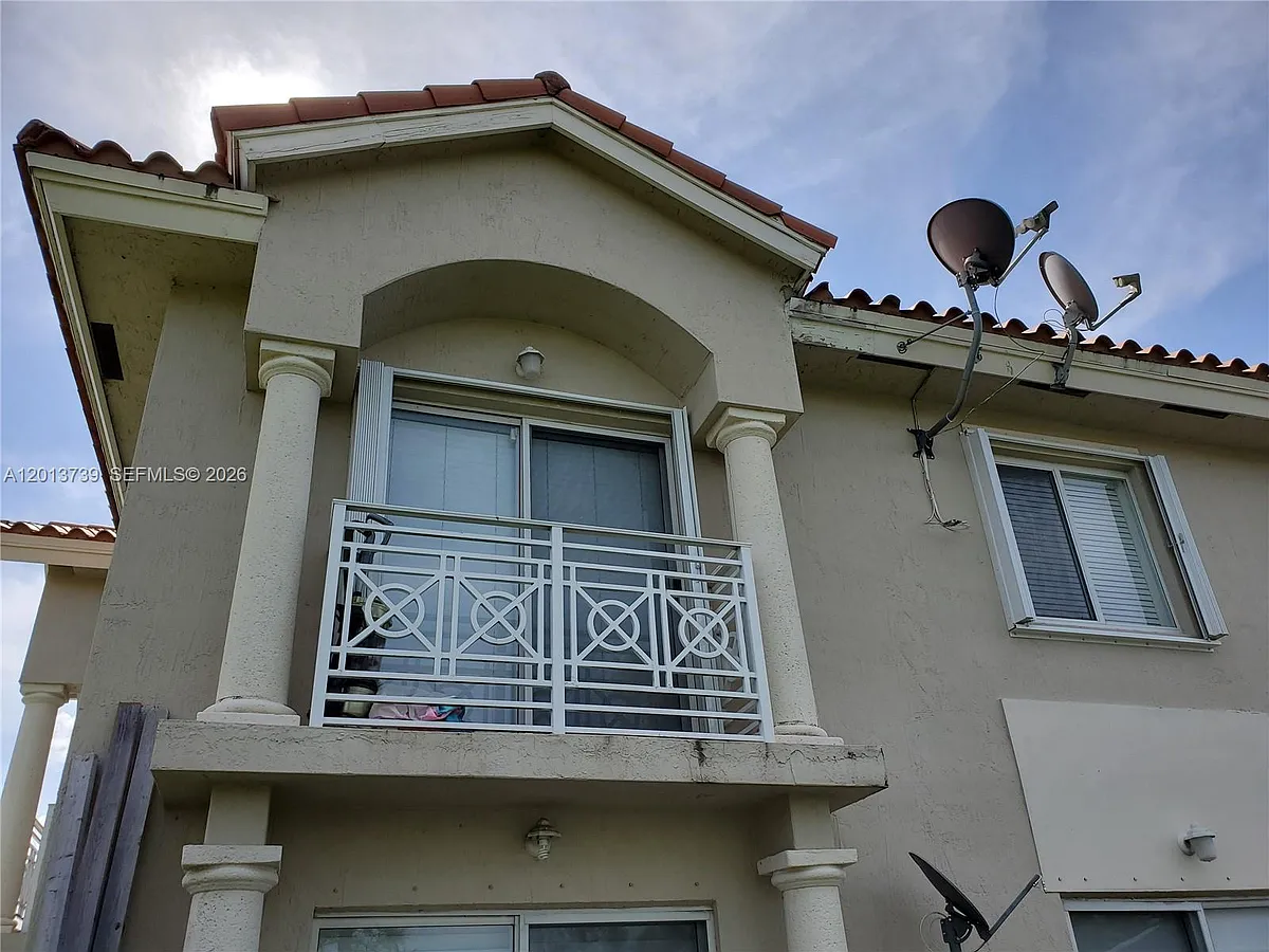 Building Photo - 8804 NW 109th Pl #402