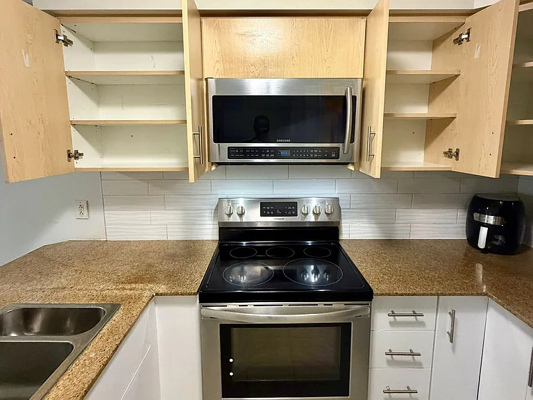 7405 Goreway Dr #414 — Photo 8