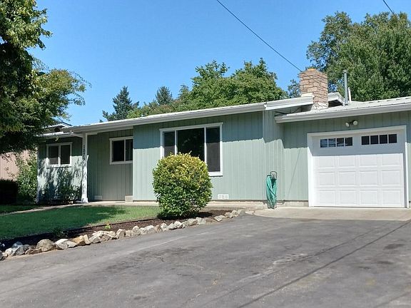 2nd image of 1075 SE Clarey Ave
