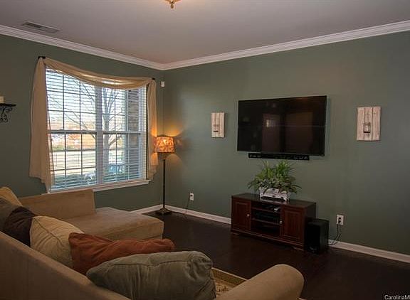 4th image of 225 Misty Knoll Ln