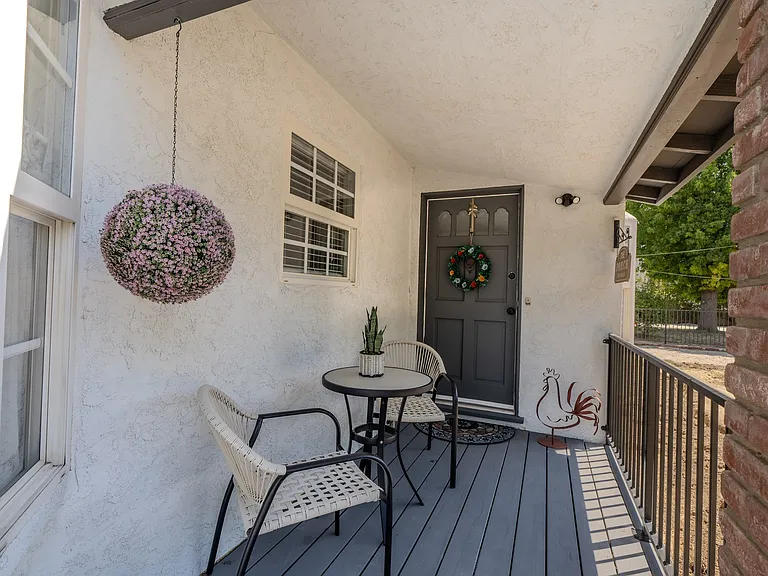 4475 Barnard St — Photo 3