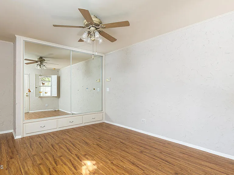 4819 Crown Ave — Photo 26