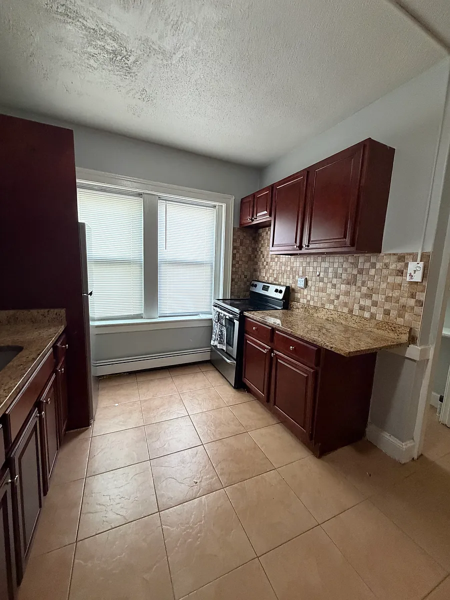 Building Photo - 40 Dewey St #1S