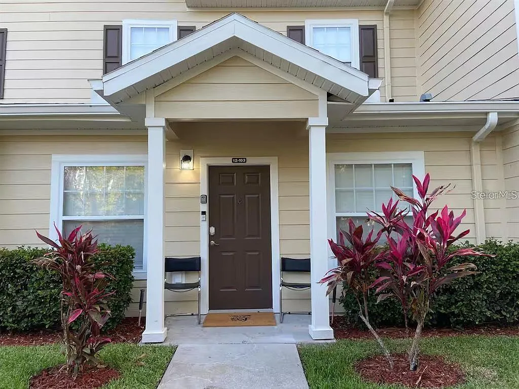 3 bed, 2.0 bath, 1300 sqft, $2,350 — Photo 1