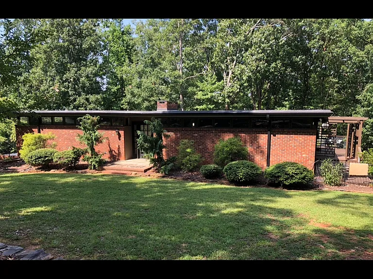 250 Phillips Trl — Photo 2
