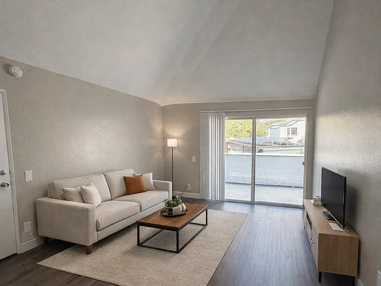 Scripps Landing Apartment Homes — Photo 55