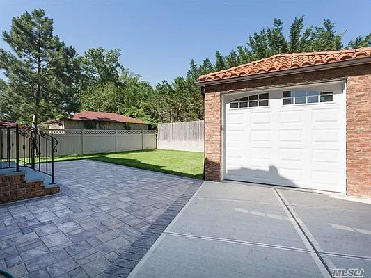 Sold by Douglas Elliman | media 20
