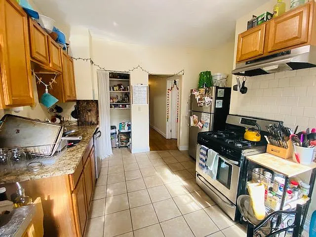 4 bed, 9999 sqft, $3,000 — Photo 4