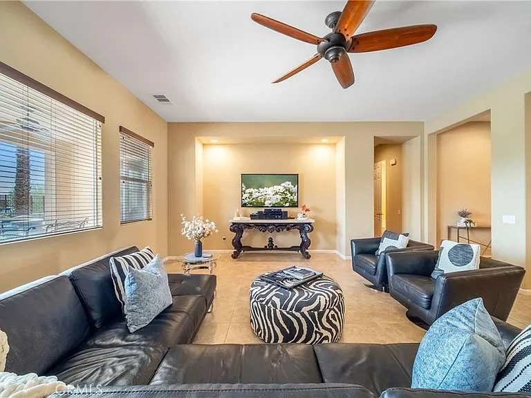40834 Adriatico Ct — Photo 6