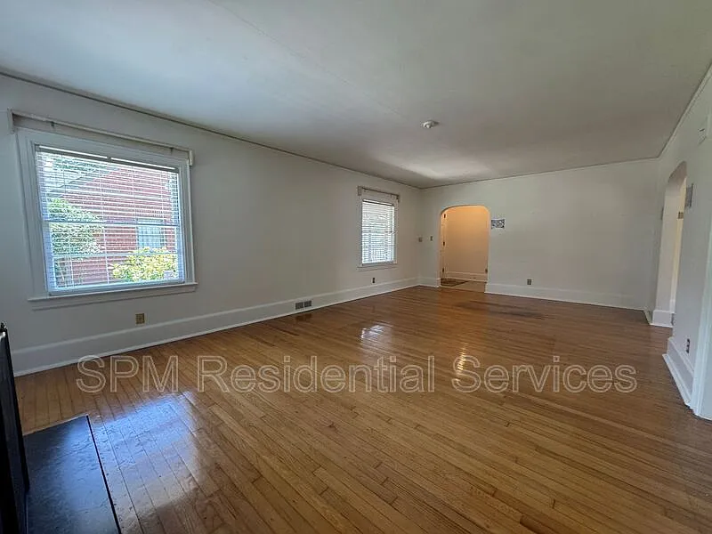 3 bed, 2.0 bath, 1796 sqft, $2,700 — Photo 4