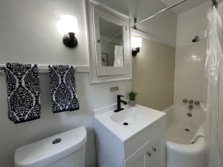 1347 Highland St — Photo 4