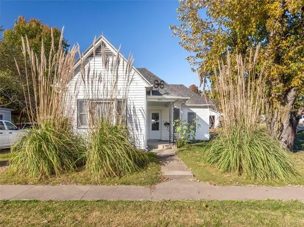 905 W Chestnut St, Savannah, MO 64485