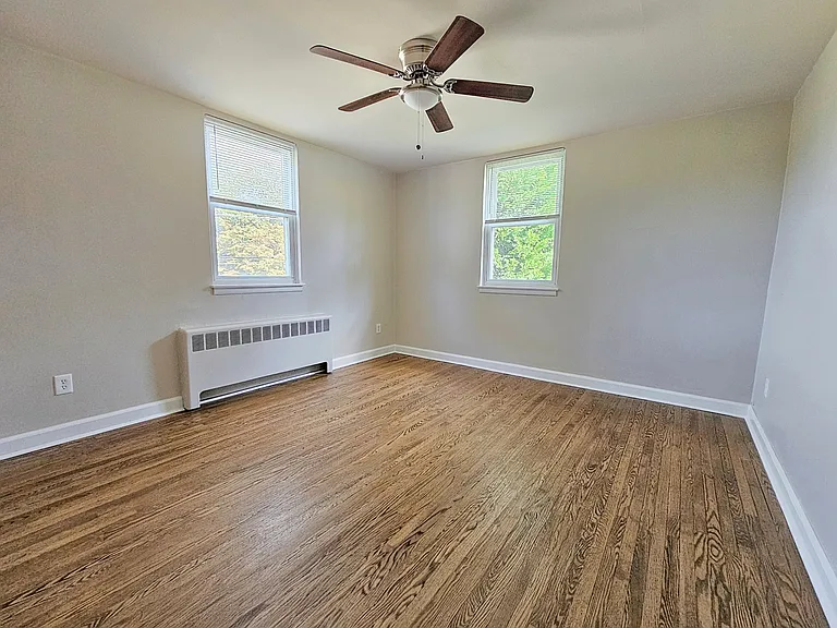 24 Surrey Rd #4 — Photo 17
