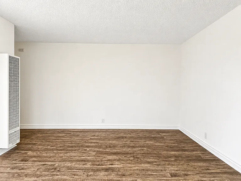 135 N Hayworth Ave #305 — Photo 2