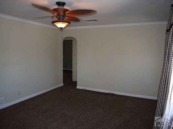 4th image of 725 Airlane Ave