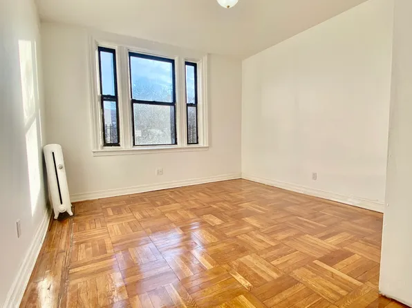 295 Parkside Avenue image 6 of 14