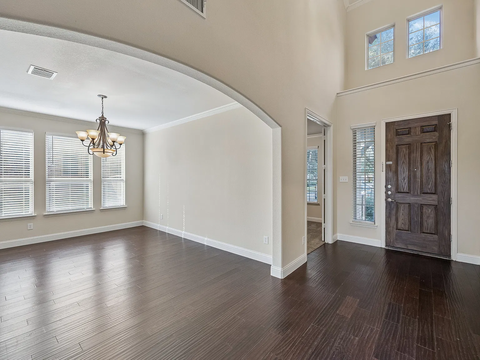 4 bed, 3.5 bath, 3848 sqft, $3,795 — Photo 4