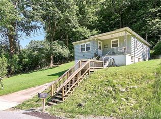 615 Crestlyn Dr, Charleston, WV 25302