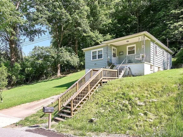 615 Crestlyn Dr, Charleston, WV 25302