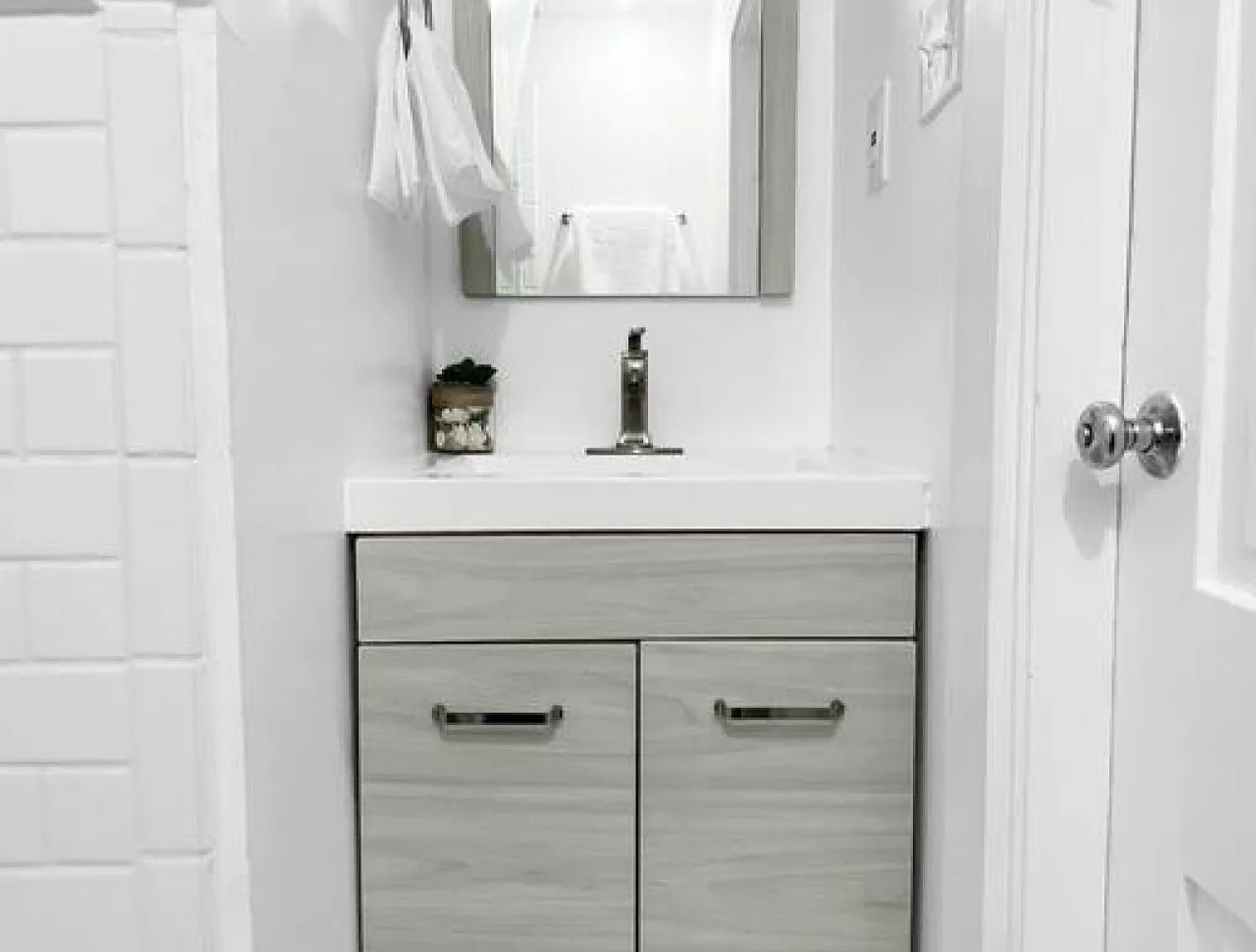 1 bed, 1.0 bath, 710 sqft, $2,011 — Photo 4