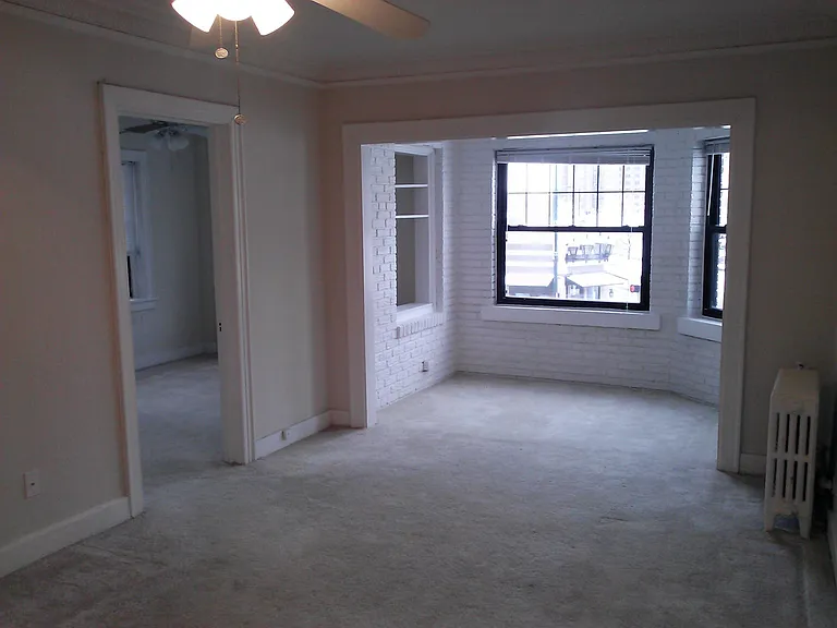 Carlyle Apartments — Photo 30