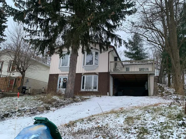 22 Cliff Ave, Huntsville, ON P1H 1G1
