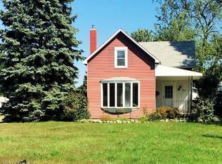 2291 Rosewood St, Jenison, MI 49428